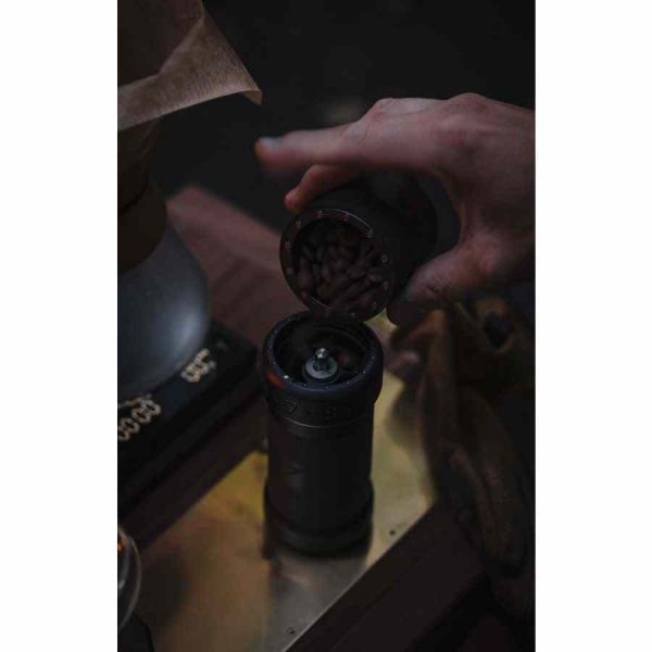 Moedor de café portátil Zpresso K-Ultra de alta qualidade para café fresco em qualquer lugar. Perfeito para amantes de café exigentes.