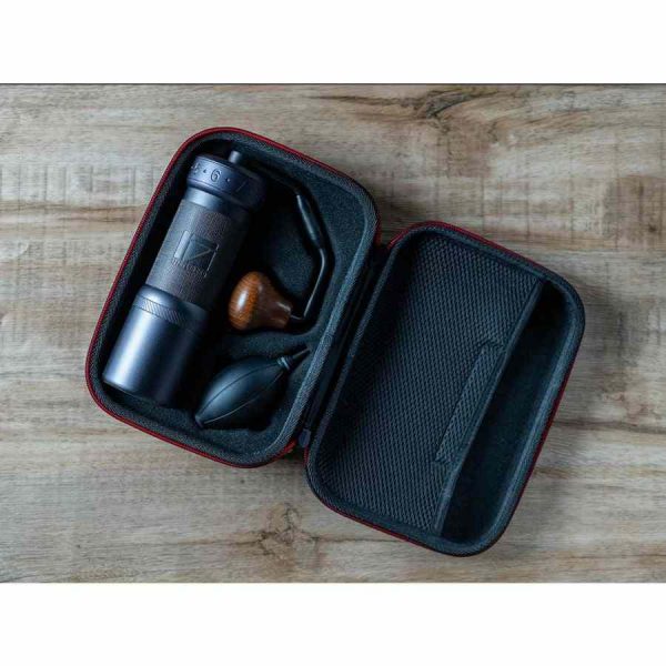 Moedor de café dobrável Zpresso K-Ultra, a solução perfeita para moer grãos de café frescos em casa. Alta qualidade e design inovador.