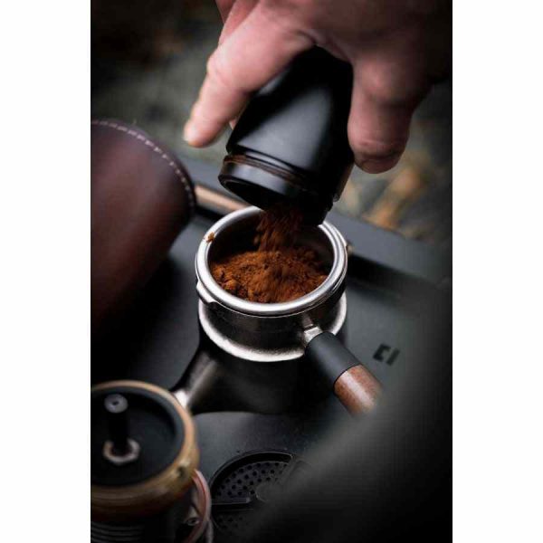 Prepare cafés deliciosos em casa com a avançada Máquina de Café Expresso Barista de 9. Desfrute de qualidade e praticidade!