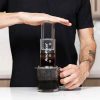 Cafeteira Transparente AeroPress - Prepare café de qualidade com esta cafeteira inovadora. Delicie-se com o sabor puro e intenso do café. Compre já!
