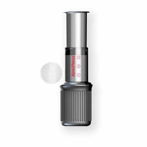 Cafeteira AeroPress Go + Filtro Metal Permanente - Para café perfeito em qualquer lugar. Design portátil e durável. Compre já!