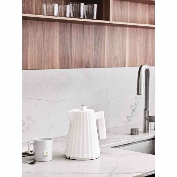 Chaleira Elétrica Alessi MDL06/1 Plissé 1,0 l - Design elegante e funcional para preparar chás e infusões. Compre online!