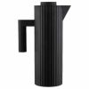 Jarro térmico Alessi MDL12 Plissé 1 l para manter a temperatura das suas bebidas favoritas. Design elegante para desfrutar em casa ou no escritório.