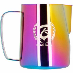 Jarra de leite Barista Space com design arco-íris para baristas exigentes. Utensílio de alta qualidade para espumar leite. Compre online!