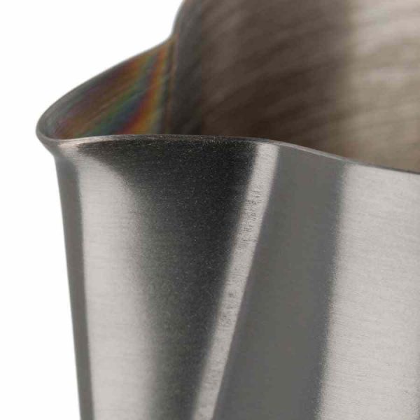 Jarra de leite Barista Space em titânio preto para café perfeito. Qualidade premium para profissionais. Compre online agora!