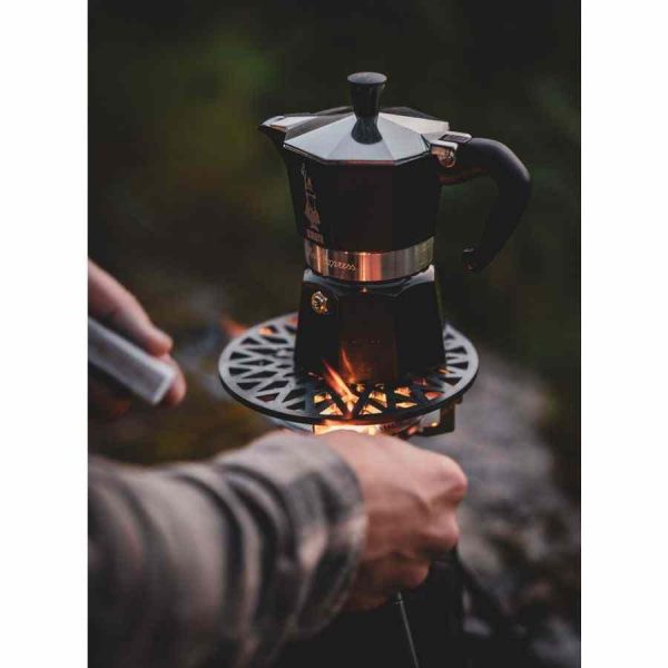 Máquina de café expresso com fogão Bialetti Moka Express preta, um clássico intemporal para amantes de café exigentes. Ideal para casa ou escritório!