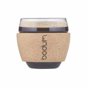 Copos Bodum Pavina com Faixa de Cortiça 350 ml, um toque de elegância para desfrutar a sua bebida favorita. Conjunto com 2 unidades. Compre já!