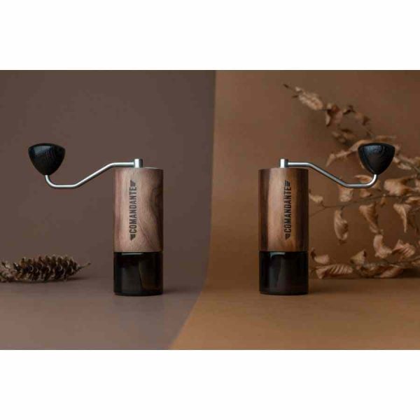 Moedor de café manual Commander C40 MK4 Nitro Blade - O melhor parceiro para o seu café perfeito. Aprecie o sabor intenso do café moído na hora!