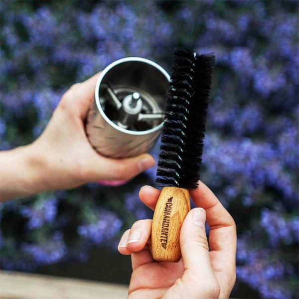 Escova Commander para Pescoço Longo #6 - Escova de alta qualidade para cuidado pessoal online. Alcance um pescoço longo e elegante com esta escova premium. Compre já!