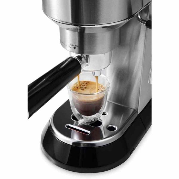 Máquina de café expresso DeLonghi Dedica EC685.M em aço para um café perfeito em casa. Compre agora e aproveite!