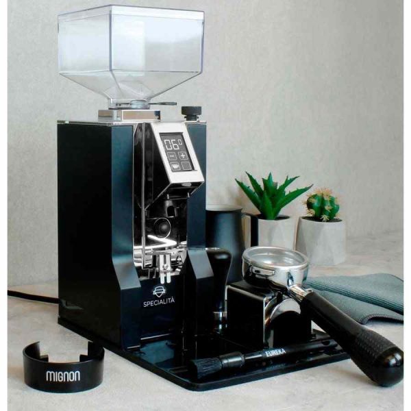 Moedor de café expresso Eureka Mignon Speciality 16CR, design elegante e eficiente para saborear um café perfeito. Compre já online!