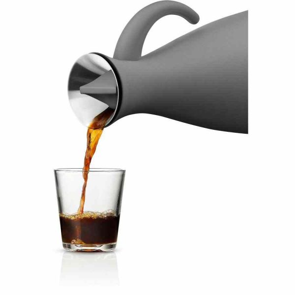 Jarro térmico Eva Solo 1,0 l em cinza escuro fosco, design elegante para bebidas quentes e frias. Ideal para viagens e escritório.