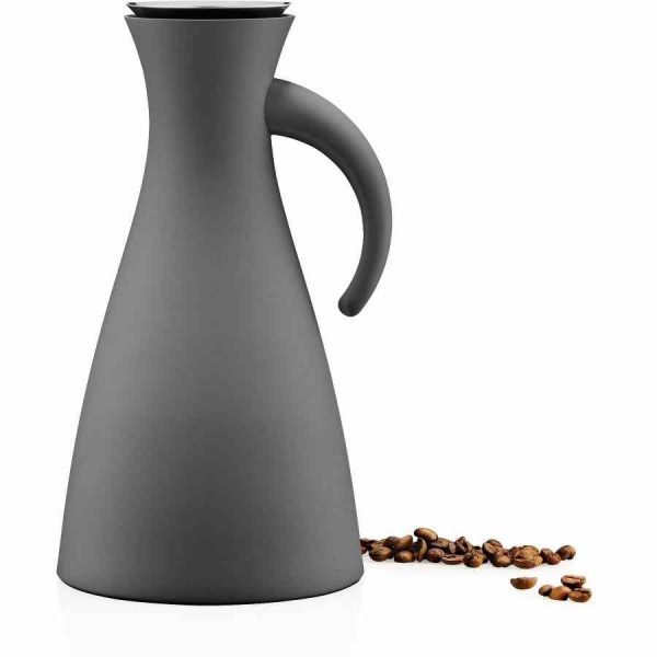 Jarro térmico Eva Solo 1,0 l, cinza escuro fosco - Mantenha a sua bebida quente por mais tempo com este jarro térmico de design elegante. Ideal para usar em casa ou no trabalho.