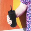 Caneca isolada Fellow Carter Cold Tumbler 473 ml, preto fosco - Mantenha as suas bebidas geladas por mais tempo com esta elegante caneca isolada. Ideal para uso diário. Compre já!