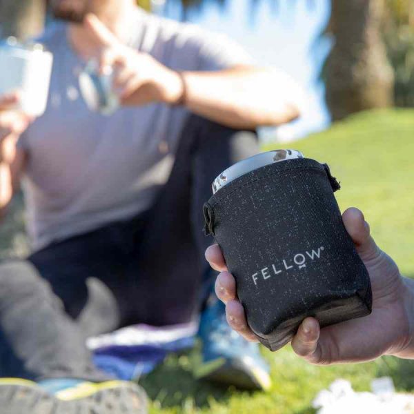 Caneca Fellow Carter Everywhere 355 ml em preto fosco, ideal para levar para todo o lado. Design único e durável!