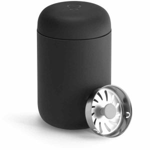 Caneca preta fosca Fellow Carter Move de 236 ml - Resistente e elegante para acompanhar o seu dia a dia com estilo.