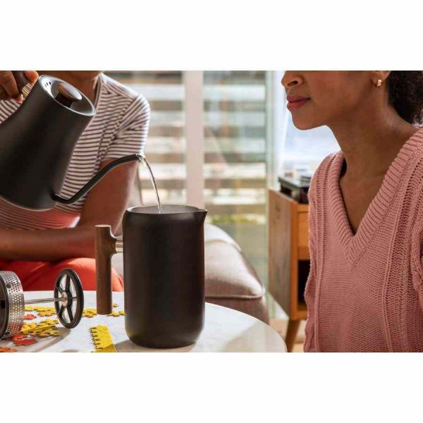 Cafeteira French Press Fellow Clara, em Nogueira - O toque de elegância para o seu café matinal. Feita com materiais de alta qualidade. Compre online!