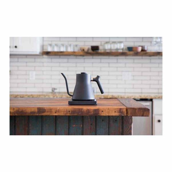 Chaleira Elétrica Fellow Stagg EKG 900 ml - Controlo Preciso de Temperatura para Chá e Café de Qualidade Premium. Compre Online!