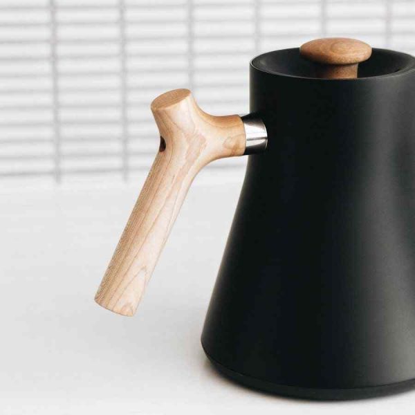 Kit de cabo de madeira Fellow Stagg para cafeteira - Elegância e qualidade para o seu café perfeito. Compatível com diferentes modelos. Ideal para apreciadores exigentes. Compre já!