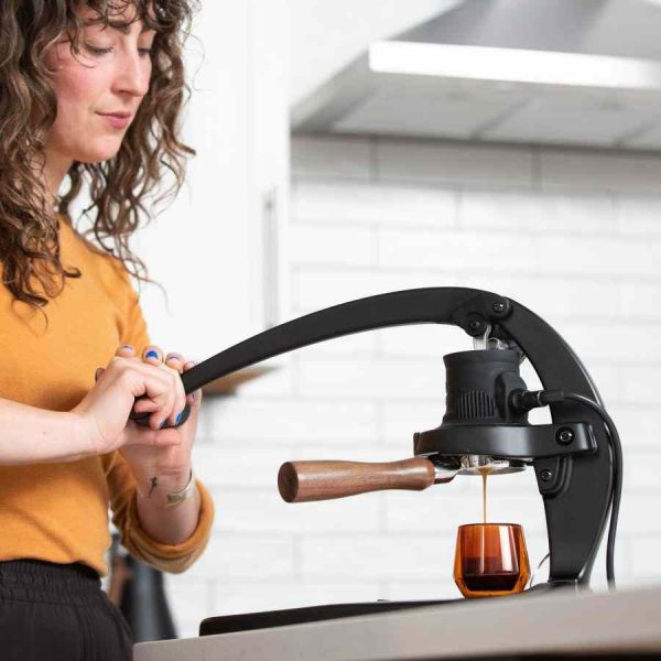 Máquina de café expresso manual Flair 58 Plus: Prepare cafés excecionais em casa com este equipamento sofisticado e de alta qualidade.