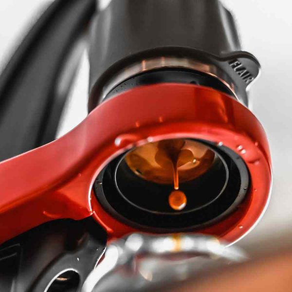 Máquina de café expresso manual clássica Flair, perfeita para o seu momento de café especial. Adquira a sua agora e aprecie cafés deliciosos em casa.