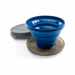Cafeteira GSI Outdoors JavaDrip dobrável em azul para acampar - Desfrute de café fresco em viagem. Ideal para aventuras ao ar livre!