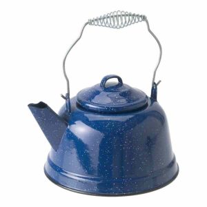 Chaleira esmaltada GSI Outdoors - Utensílio de cozinha resistente e elegante para aventuras ao ar livre. Adquira já a sua!