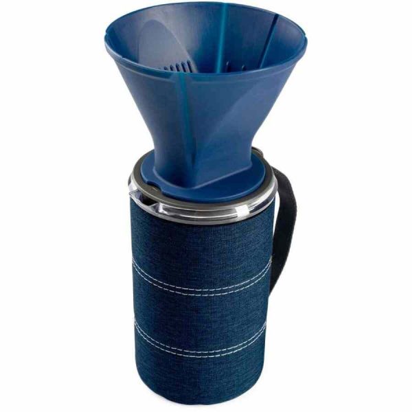Desfrute de café fresco em qualquer lugar com o Sistema de café GSI Outdoors JavaDrip em azul. Compacto e durável, perfeito para aventuras ao ar livre.