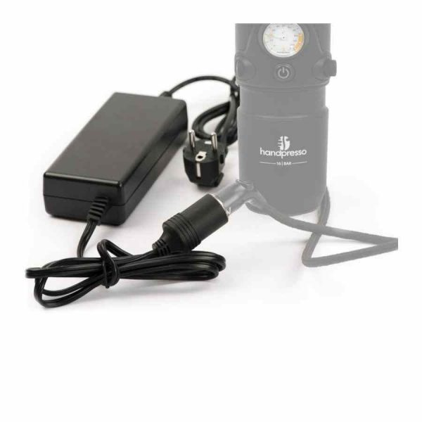 Transformador Adaptador de Energia Handpresso 220 V / 12 V: Mantenha seu café quente em viagens! Transformador portátil de alta qualidade para uso em automóveis e tomadas. Ideal para amantes de café exigentes.