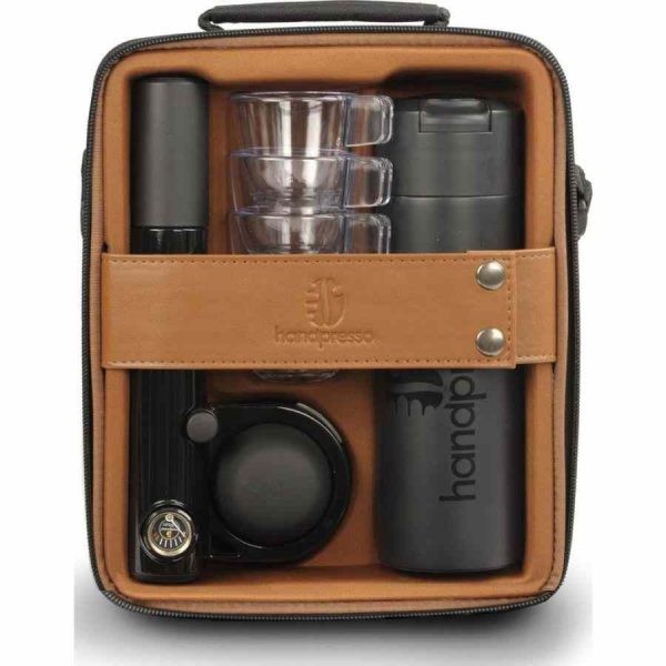 Estojo elegante para transportar a bomba de café portátil Handpresso. Ideal para manter a sua bomba protegida em movimento. Compre já!