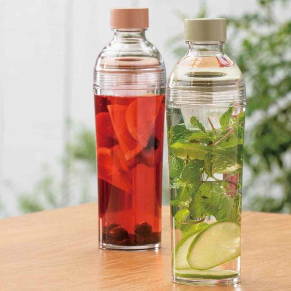 Garrafa de chá portátil Hario Filter-in Cold Brew 400 ml - Desfrute de chás gelados frescos em qualquer lugar com esta garrafa de alta qualidade.