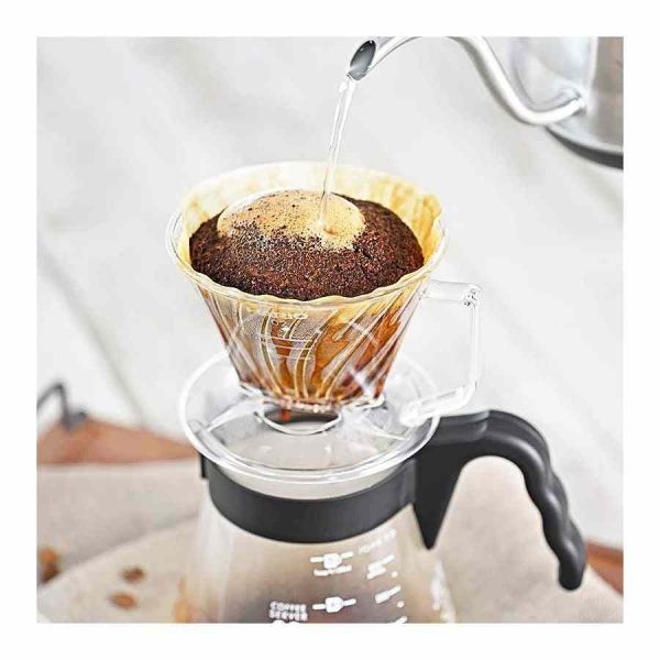 Descubra o versátil Gotejador de café Hario Pegasus tamanho 01 em plástico transparente. Aprecie um café de qualidade.
