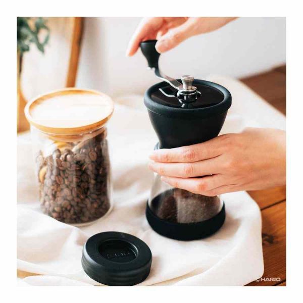 Moedor de café Hario Skerton N - Triturador manual de grãos de café premium para degustar o melhor sabor em casa. Compre já!