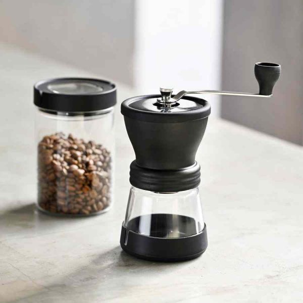 Moedor de café Hario Skerton N para um café fresco e delicioso. Compre agora e saboreie a qualidade em cada moagem!