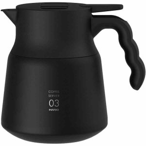Servidor isolado em aço inoxidável de alta qualidade para café V60-03 PLUS 800 ml da Hario. Mantém a temperatura, durável e elegante. Ideal para apreciadores de café.
