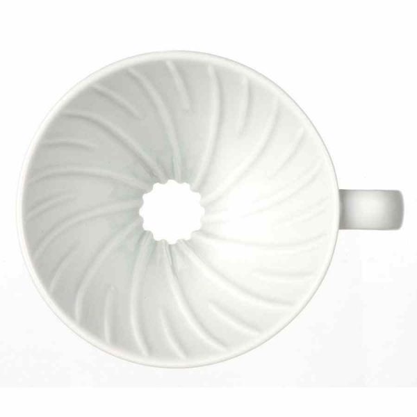 Gotejador de café em cerâmica Hario V60 tamanho 01, ideal para preparar café artesanal fresco. Aprecie o verdadeiro sabor em casa!