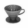 Frascador de café em cerâmica Hario V60 tamanho 02 para extração precisa de café fresco. Aprecie a arte do café! Compre já.