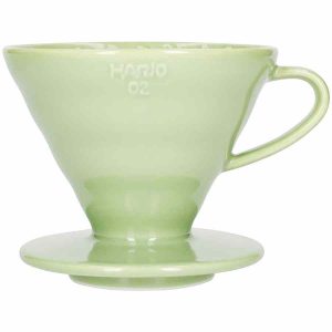 Gotejador de café em cerâmica Hario V60 tamanho 02 - Design elegante para preparar café perfeito em casa. Produto de qualidade para café gourmet!