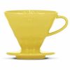 Gotejador de café em cerâmica Hario V60 tamanho 02 para preparar café de qualidade superior. Aprecie o aroma e sabor perfeitos a cada chávena!