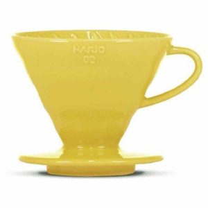 Gotejador de café em cerâmica Hario V60 tamanho 02 para preparar café de qualidade superior. Aprecie o aroma e sabor perfeitos a cada chávena!