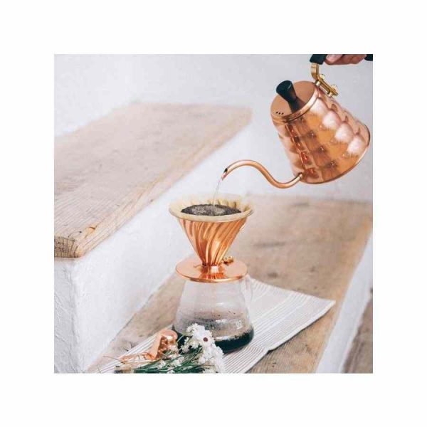 Gotejador de cobre Hario V60 tamanho 02 para café fresco e delicado. Aprecie o sabor perfeito! Ideal para apreciadores de café exigentes.