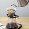 Gotejador de café de vidro Hario V60 tamanho 02 em preto - prepare café incrível em casa com este elegante acessório de café artesanal.
