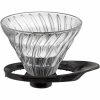 Gotejador de café Hario V60 tamanho 02 em vidro preto - prepare o café perfeito com estilo e qualidade. Ideal para apreciadores de café.