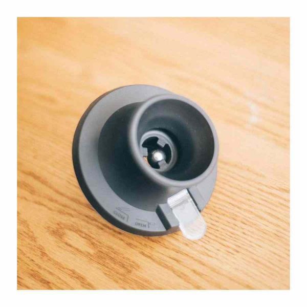 Interruptor gotejador de imersão Hario V60 tamanho 03 para café. Desfrute de um café perfeito em casa com este acessório premium. Ideal para amantes de café exigentes.