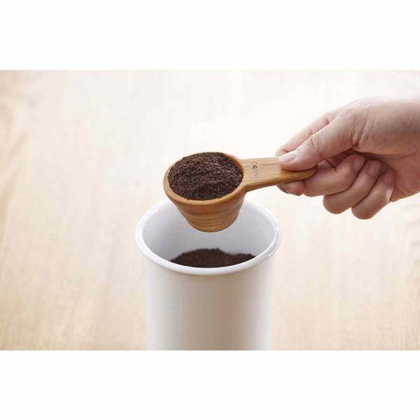 Colher de medição de madeira Hario V60 para café - ferramenta de qualidade para preparar café perfeito em casa. Ideal para amantes de café exigentes.