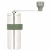 Moedor de café de metal Hario V60 para uso ao ar livre. Aprecie café fresco em qualquer lugar! Ideal para os amantes de café.