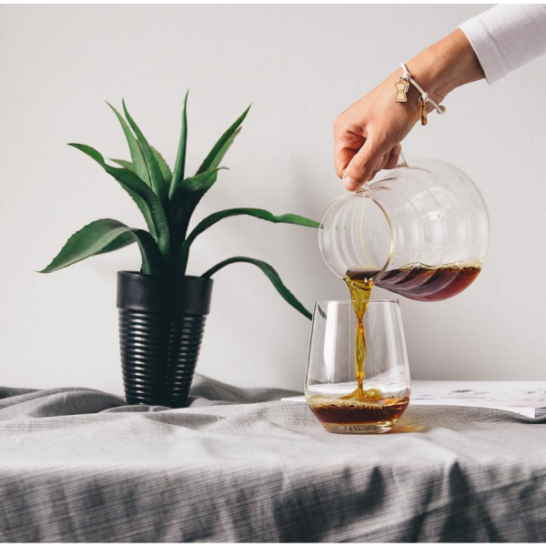 Servidor premium Hario V60 para café fresco e aromático. Compre online e aprecie um café de excelência em casa.