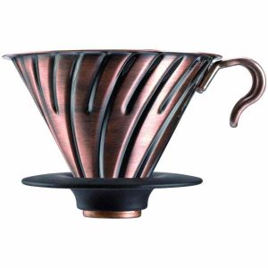 Gotejador de aço Hario V60 tamanho 02 com base de silicone em cobre para café de excelência. Adquira já o seu!