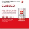 Café de filtro moído illy Classico 12 x 250 g - Desfrute de uma chávena perfeita com o sabor intenso do café italiano illy. Ideal para os amantes de café!