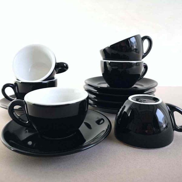 Xícara de café expresso IPA Milano 80 ml em preto e branco para um momento de café perfeito. Ideal para os amantes de café!